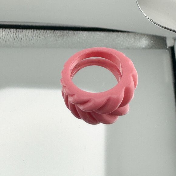Vintage Pink Resin Ring Barbie Coquette Whimsy Bubble Waves Swirl Cottage Fairy - Picture 6 of 8